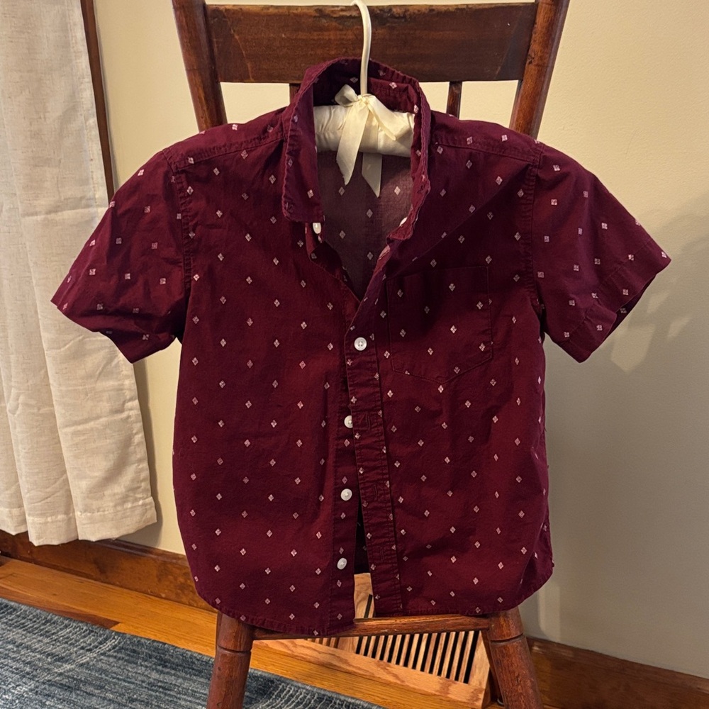 Old Navy Boys' Small Short-Sleeve Button-Up Shirt in Burgundy with Diamond Print